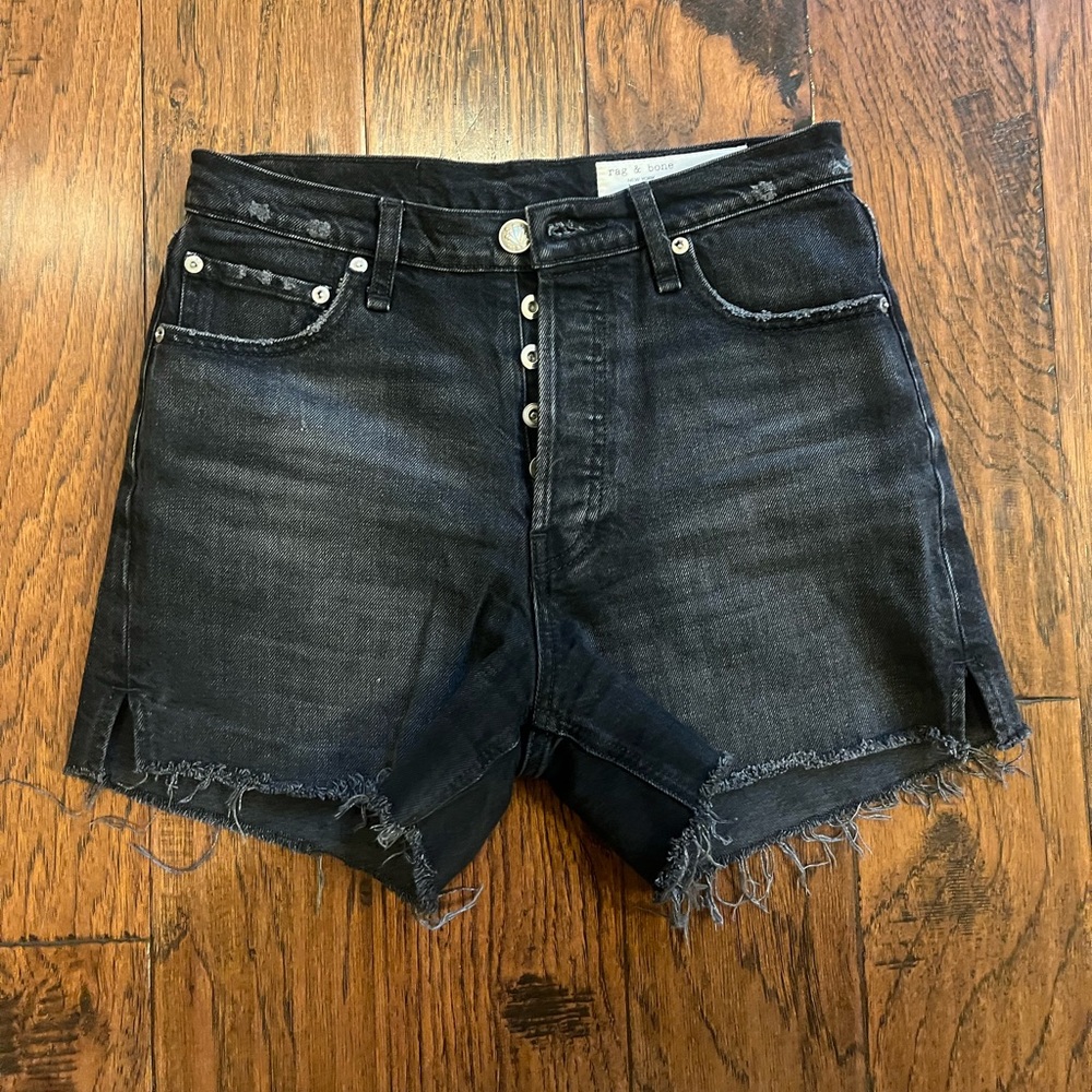 Rag & Bone Vintage Cut off 4” high rise black denim short. Size 25